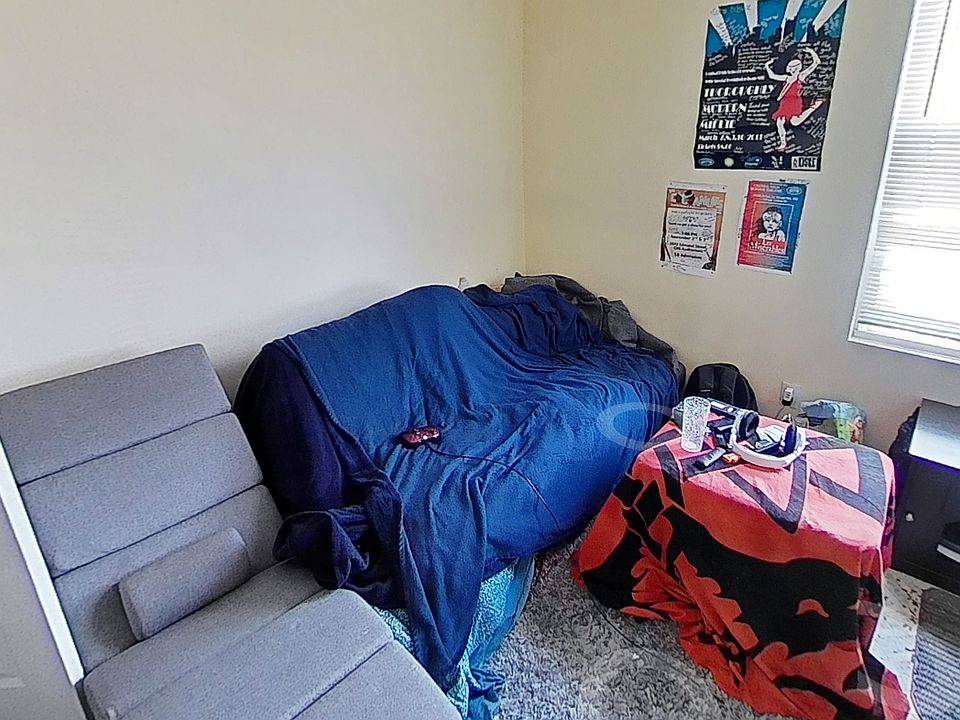 2-2 Montfern Avenue Room A