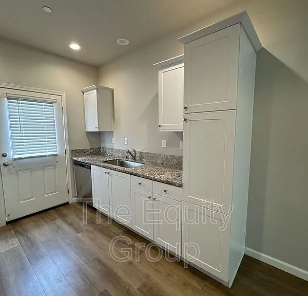 414 S Summit St #103 — Photo 11