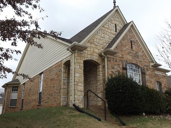 3rd image of 1489 Pemberton Ln