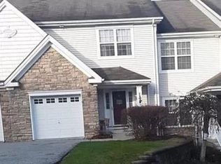 5 Black Bear Ct, Hamburg, NJ 07419