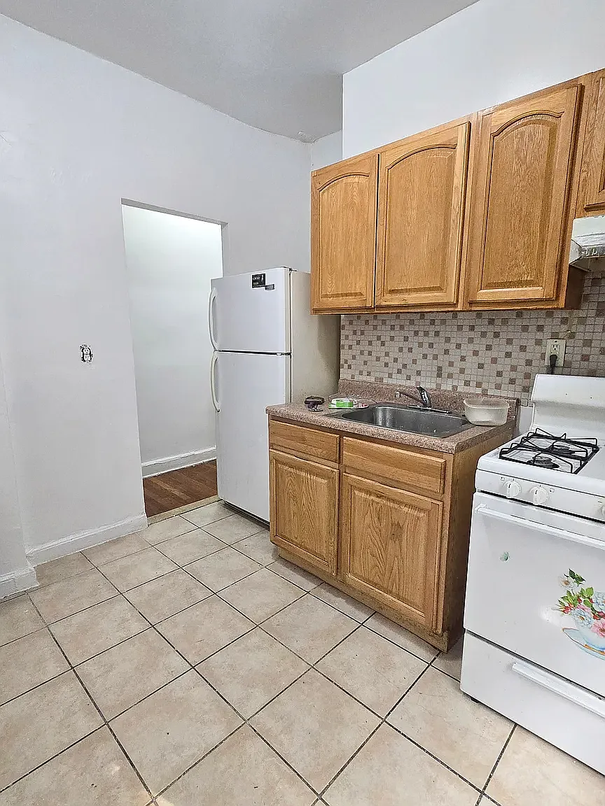 2403 Hoffman Street — Photo 1