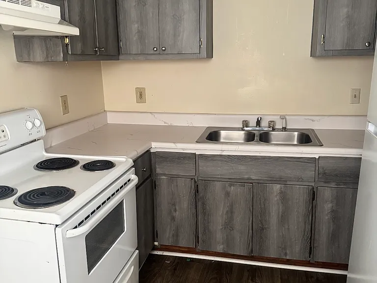 109 Holly Dr #1 — Photo 3