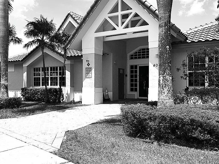702 NW 208th Ter — Photo 35