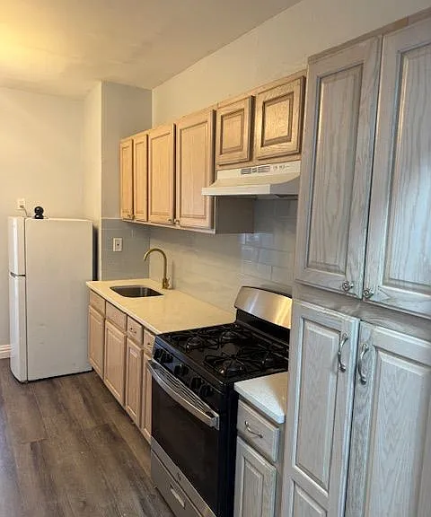 1144 Blake Ave #2 — Photo 2