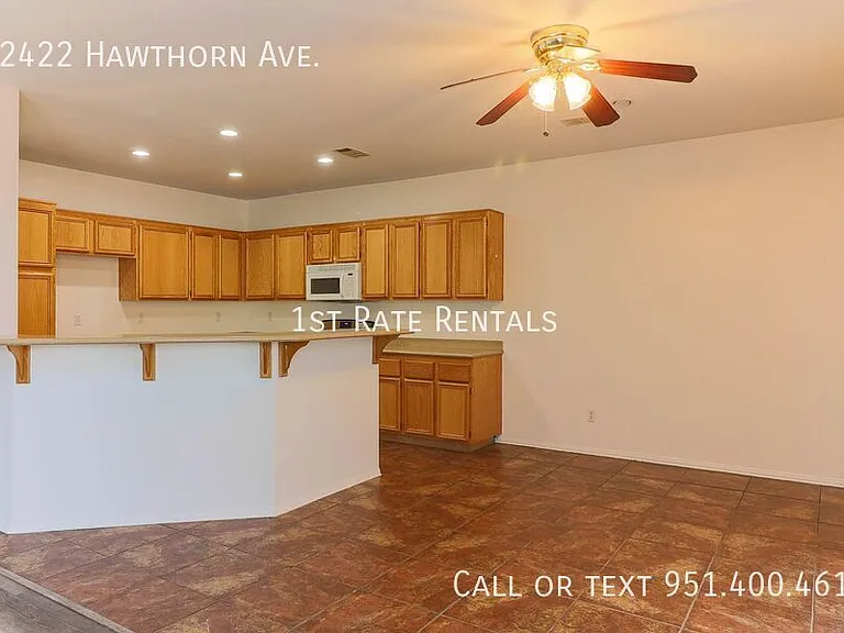 22422 Hawthorn Ave — Photo 4