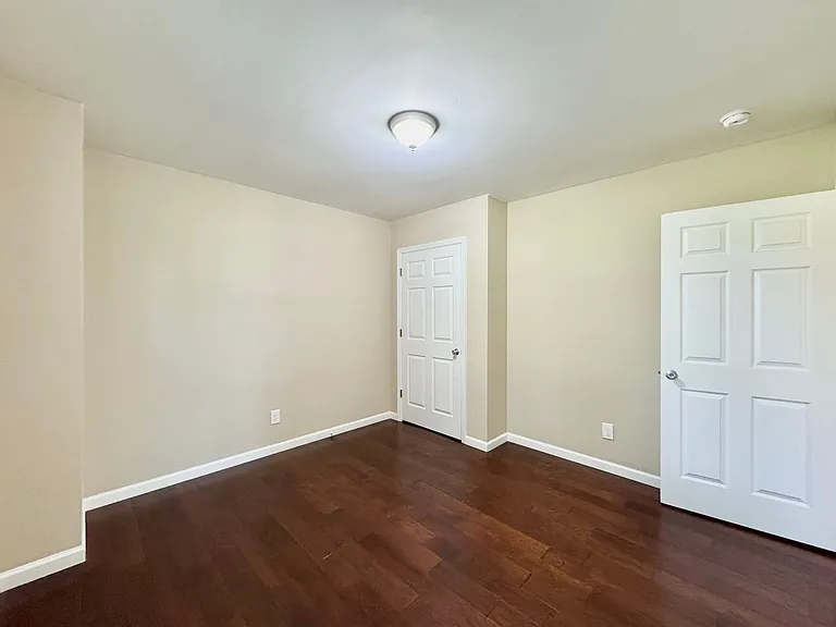 519 Walnut St — Photo 16