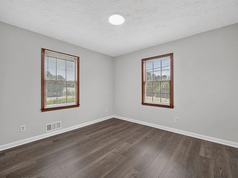 2591 Doc Hughes Rd — Photo 29