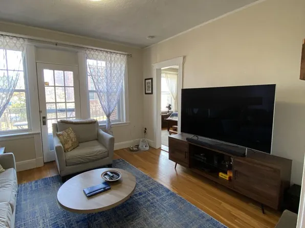 339 S Huntington Ave, Jamaica Plain, MA