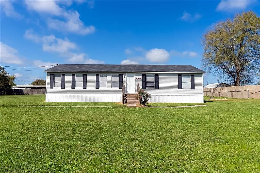 3 bed, 2.0 bath, 1352 sqft, $1,500 — Photo 1