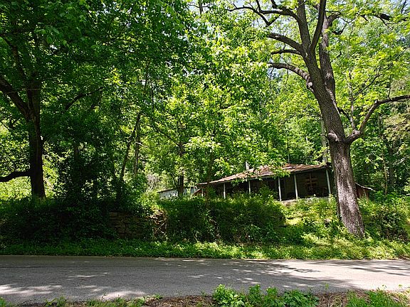 2nd image of 206 Caney Creek Rd