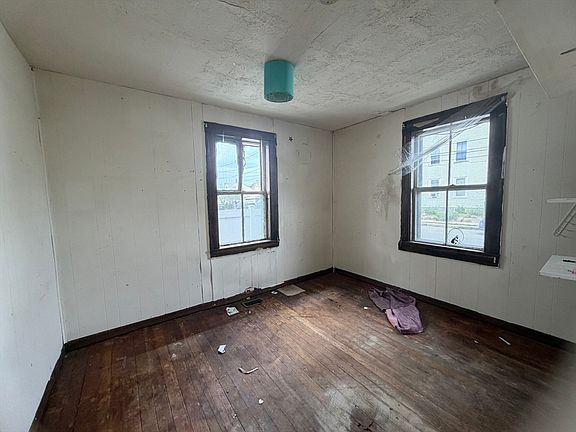 4th image of 19 Swampscott Ave