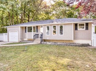 6 Larry Rd, Selden, NY 11784