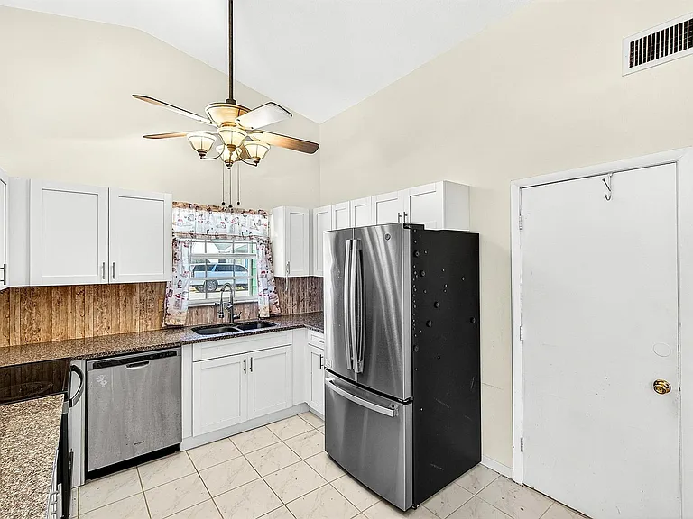 7883 Blackwood Ln — Photo 9