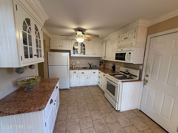 2nd image of 15 Stowe Court