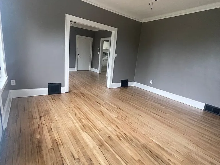 8602 Bancroft Ave — Photo 7