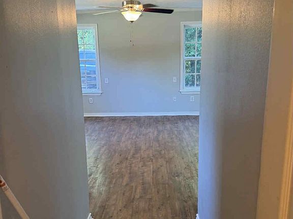 2nd image of 403 Pine St