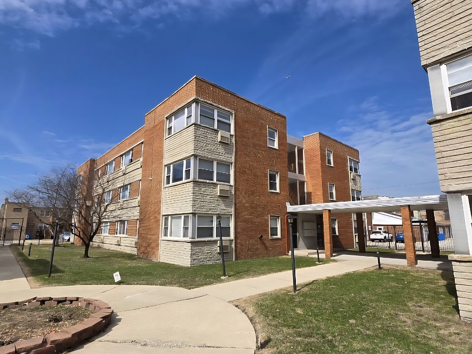 1st image of 2411 W Balmoral Ave APT 3D