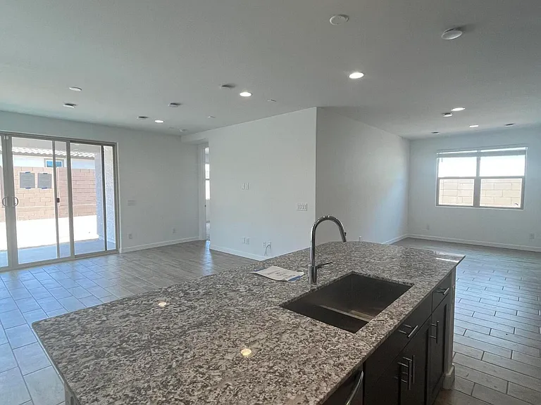 11148 W Parkway Dr — Photo 14