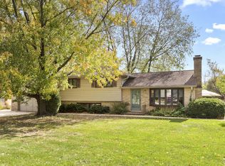 25W201 Highview Dr, Naperville, IL 60563