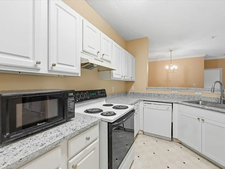 1202 Walden Park Dr — Photo 4