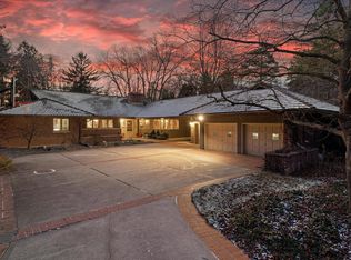9621 N Lake Dr, Bayside, WI 53217