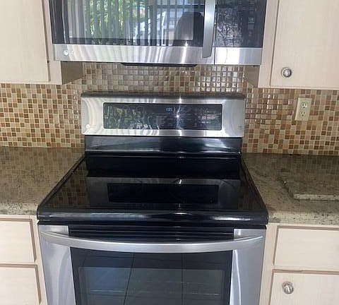 5th image of 4701 Roxbury Ct