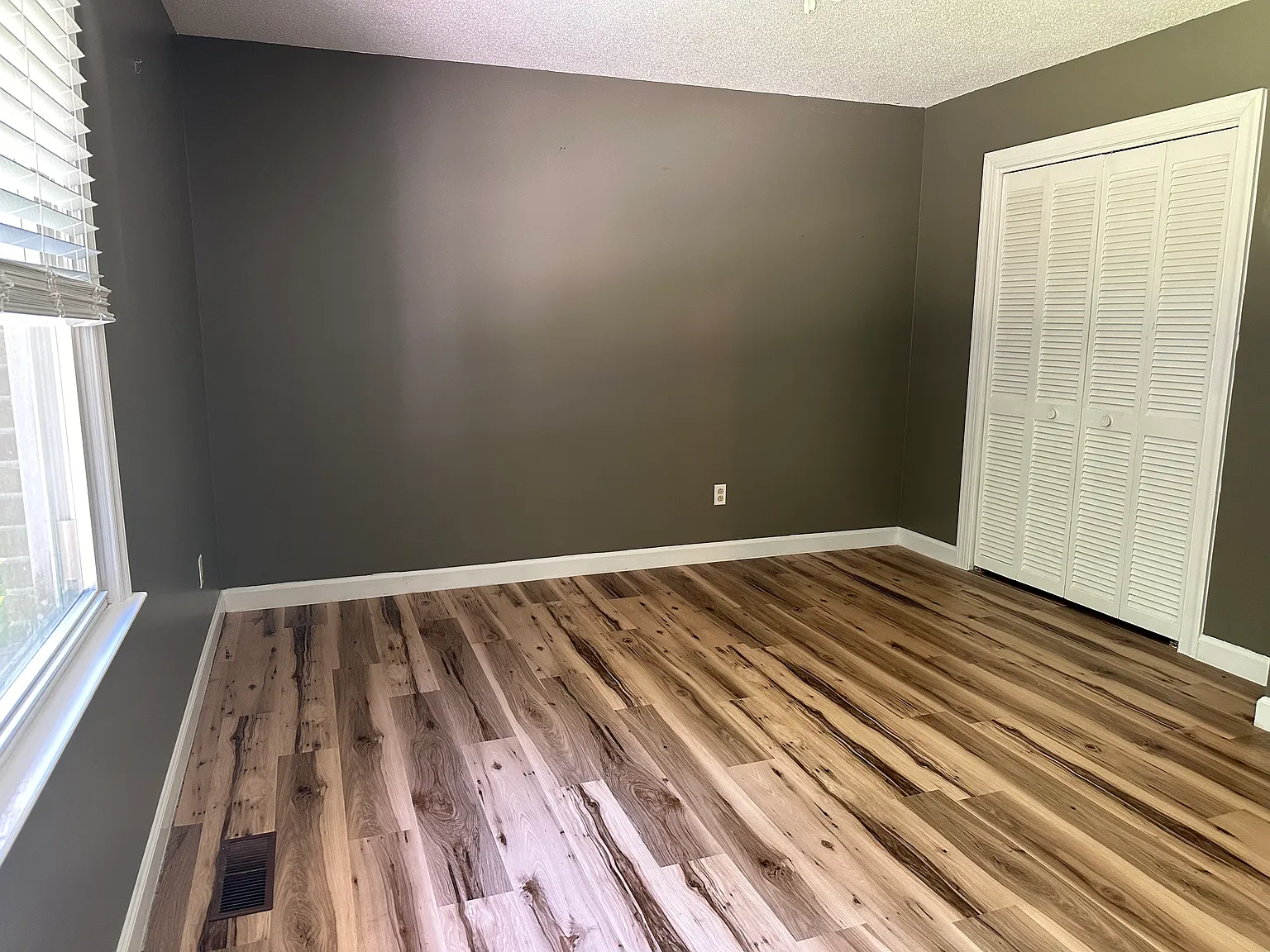 3 bed, 1500 sqft, $1,950 — Photo 2