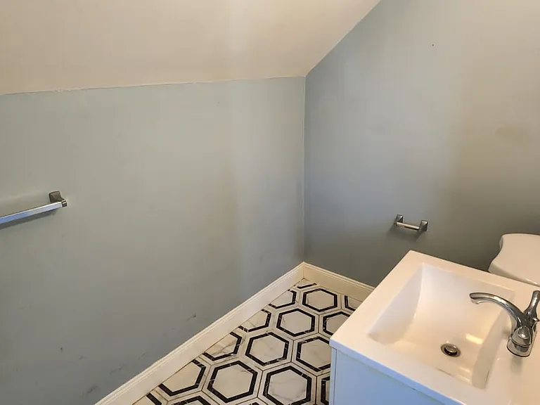 619 W Blancke St — Photo 10