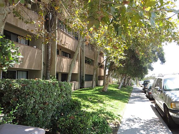 5th image of 4041 Oakcrest Dr Unit 402