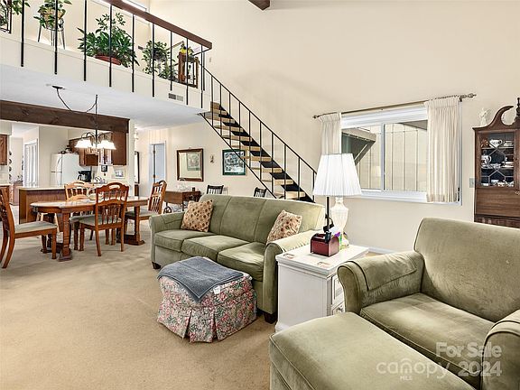 3rd image of 209 Juniper Ln