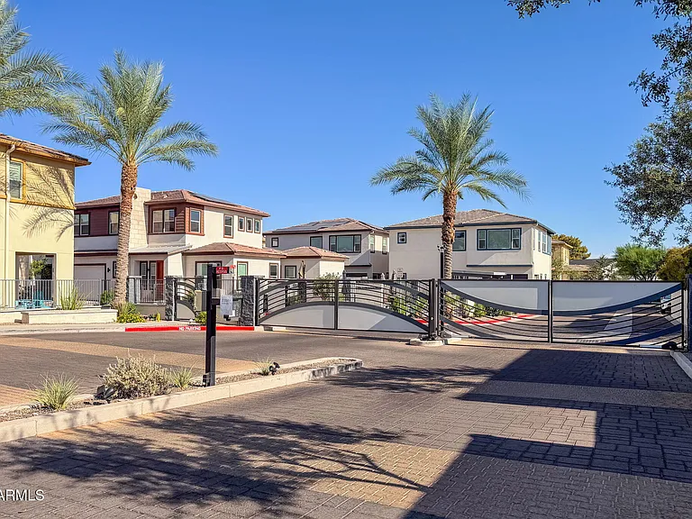 1555 E Ocotillo Rd #9 — Photo 39