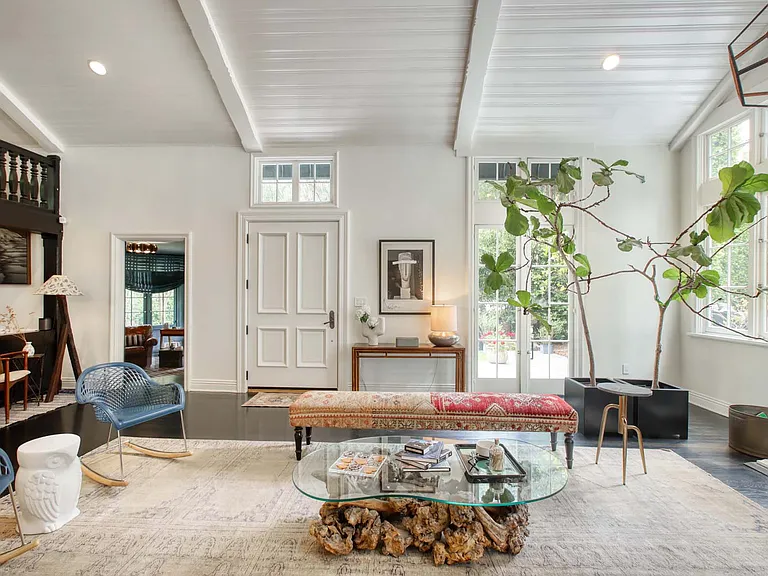 2050 Laurel Canyon Blvd — Photo 4