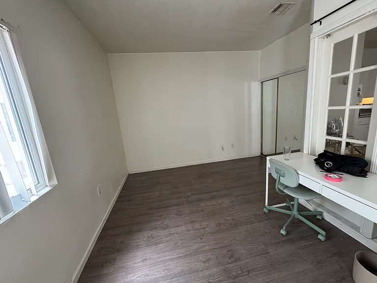 1050 Scott St #2 — Photo 8