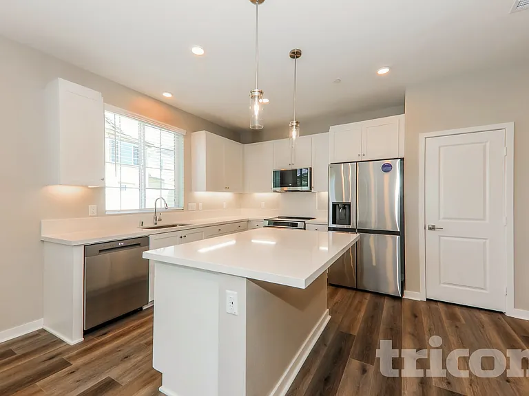 29428 Walnut Tree Way — Photo 4