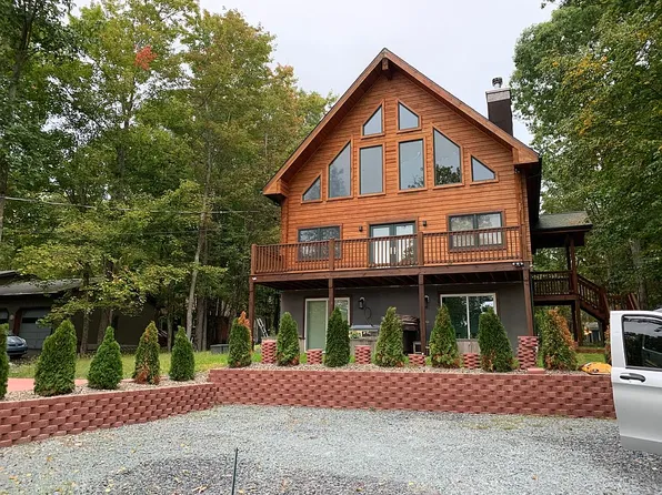 121 N Wood Rd, Dingmans Ferry, PA 18328