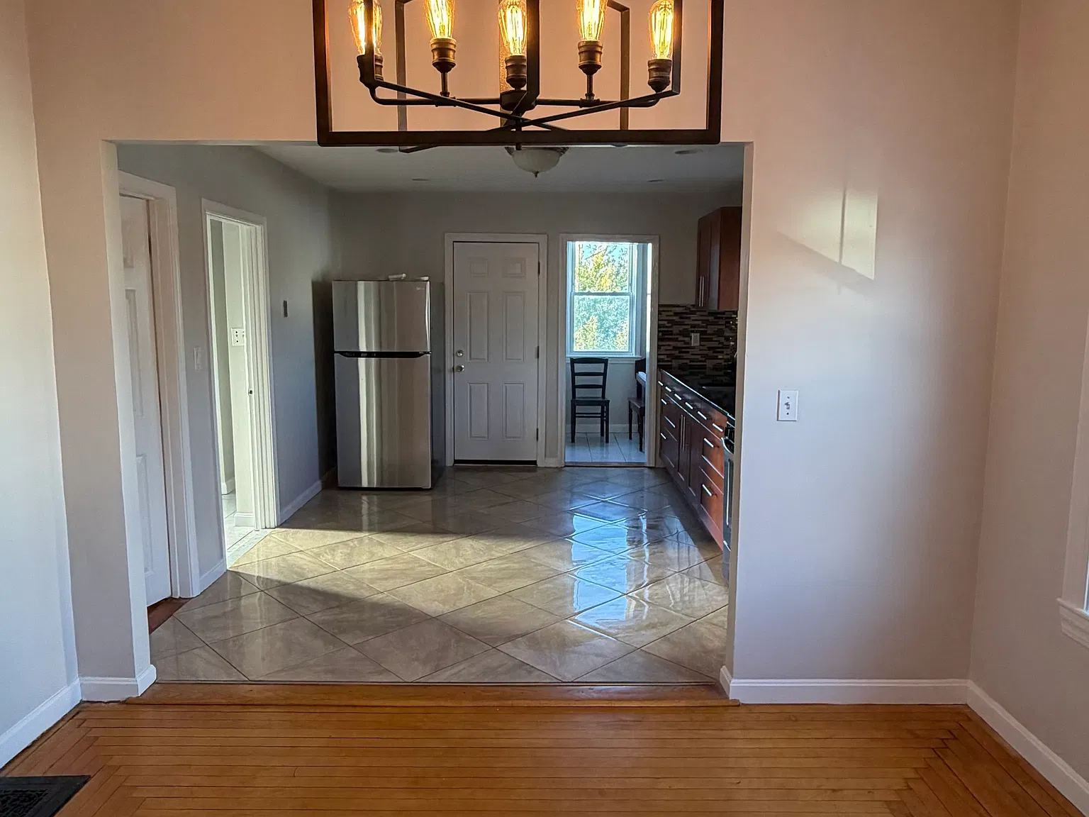 3 bed, 1900 sqft, $2,700 — Photo 3