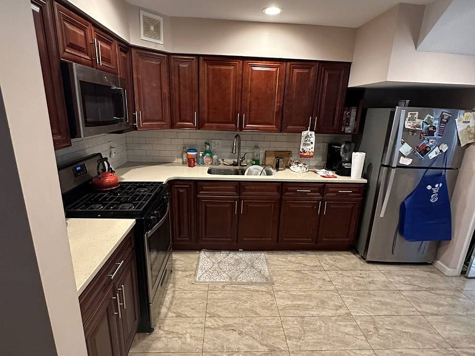 2nd image of 1208 Bergen Ave