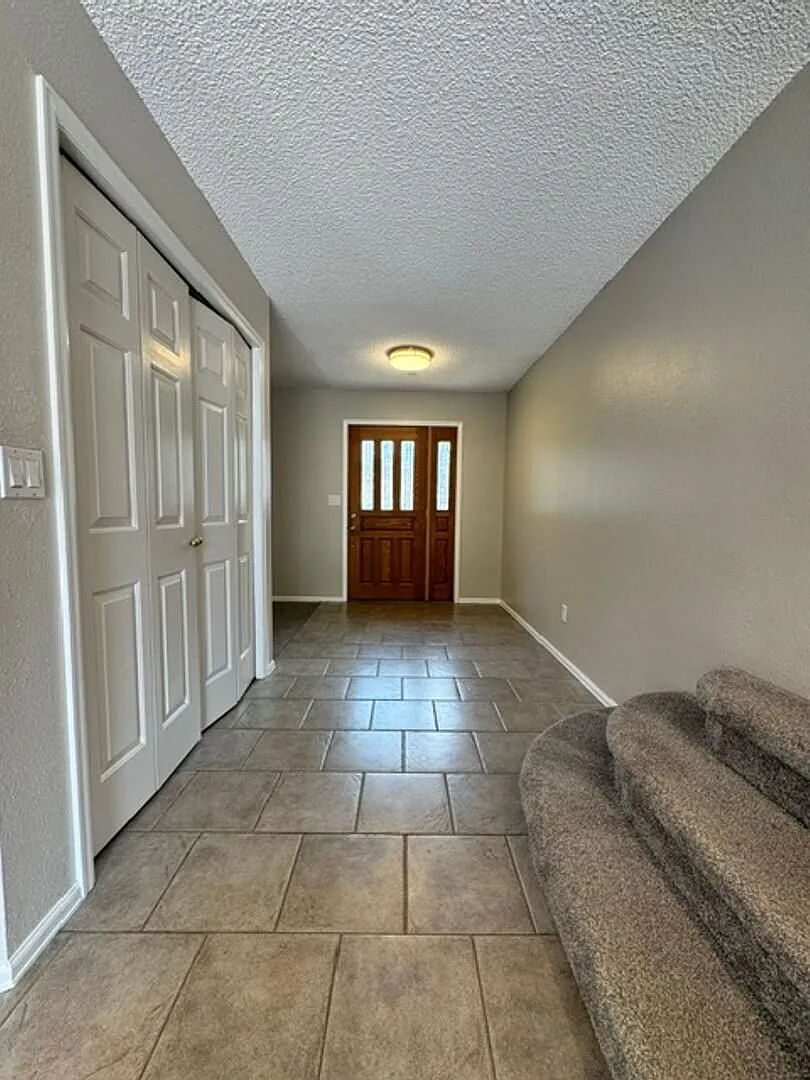 Spacious 4 Bd Home With Bonus Room, Double Deck & Finished Basement! — Photo 3