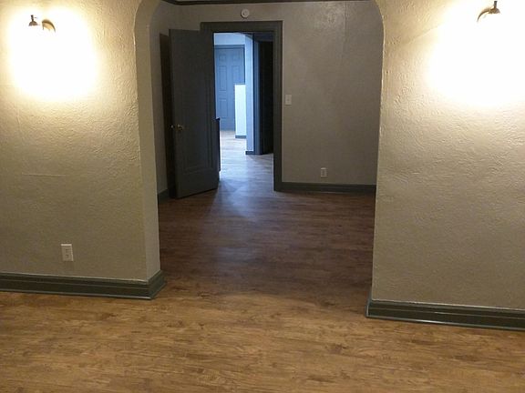 first entry looking throw the second living into the kitchen