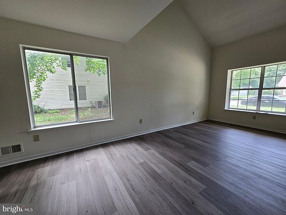5th image of 1417 S Farmview Dr