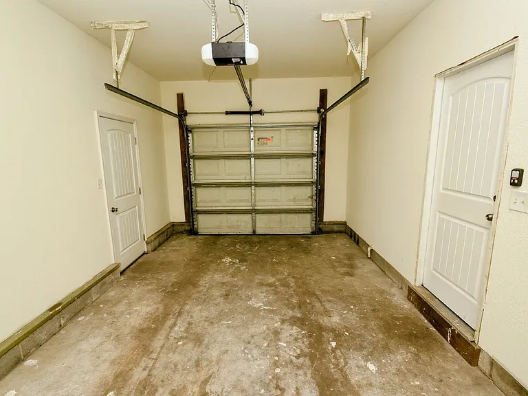4115 Franklin St — Photo 36