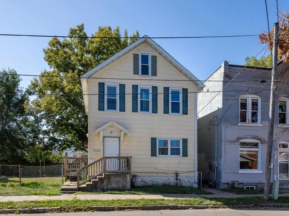 2249 Jackson St, Dubuque, IA 52001