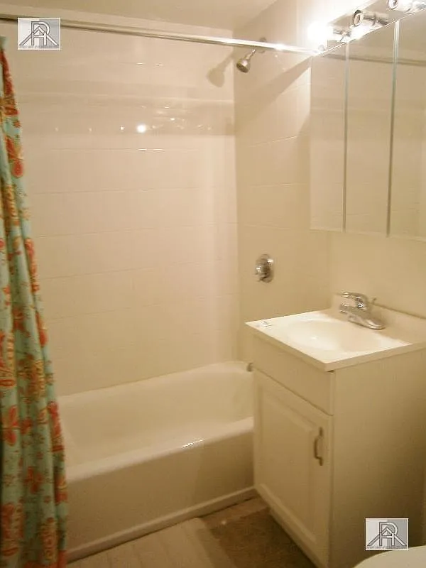 1 bed, 1.0 bath, $2,550 — Photo 2