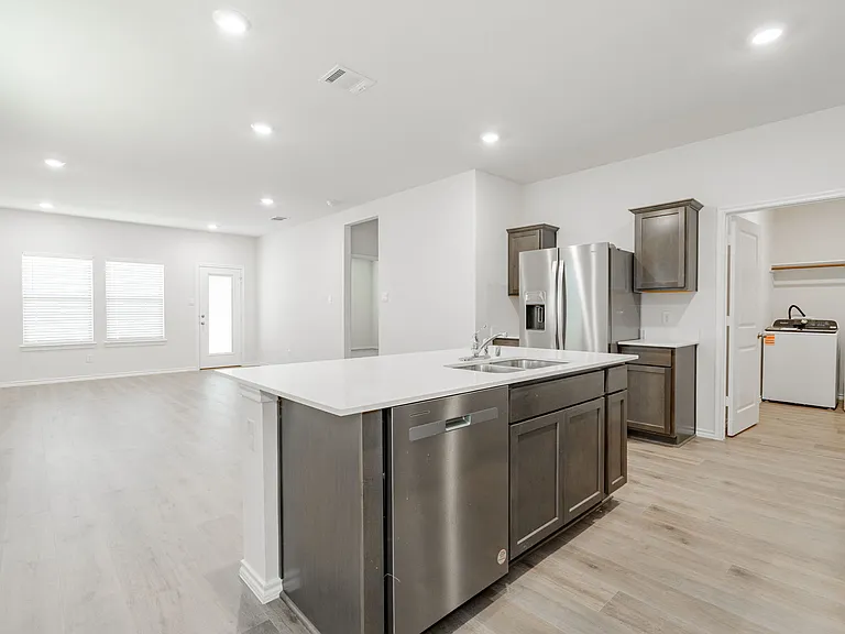 903 Shear Dr — Photo 12