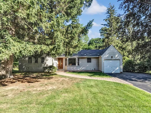 24 Summerset Drive, Smithtown, NY 11787