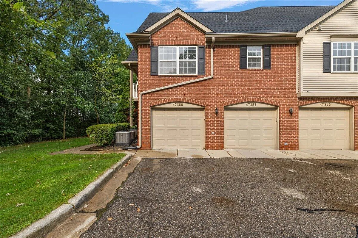 2 bed, 1.0 bath, 1410 sqft, $1,800 — Photo 3