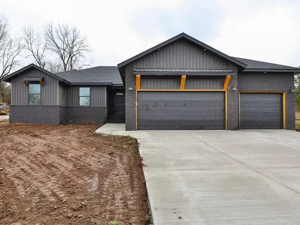 428 Logan, Willard, MO 65781