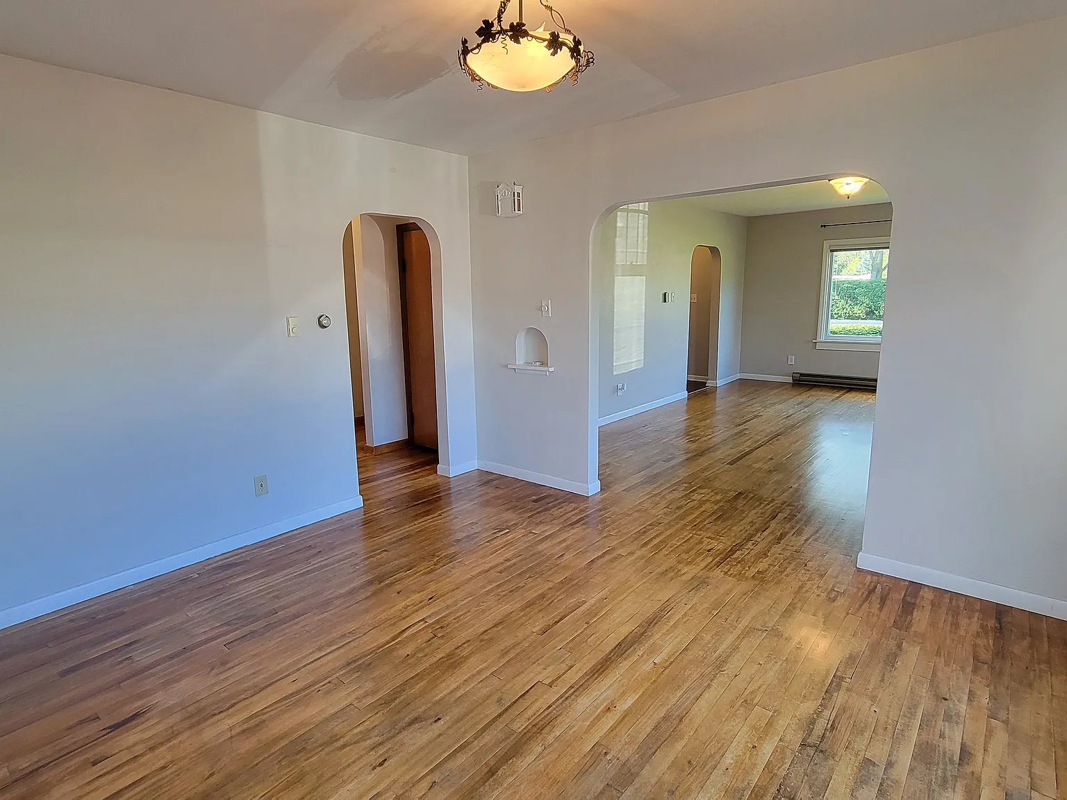2365 W Elm St — Photo 4