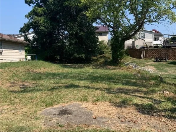 2708 Monroe Ave, Saint Albans, WV 25177