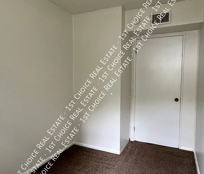 1527 Owen St — Photo 11